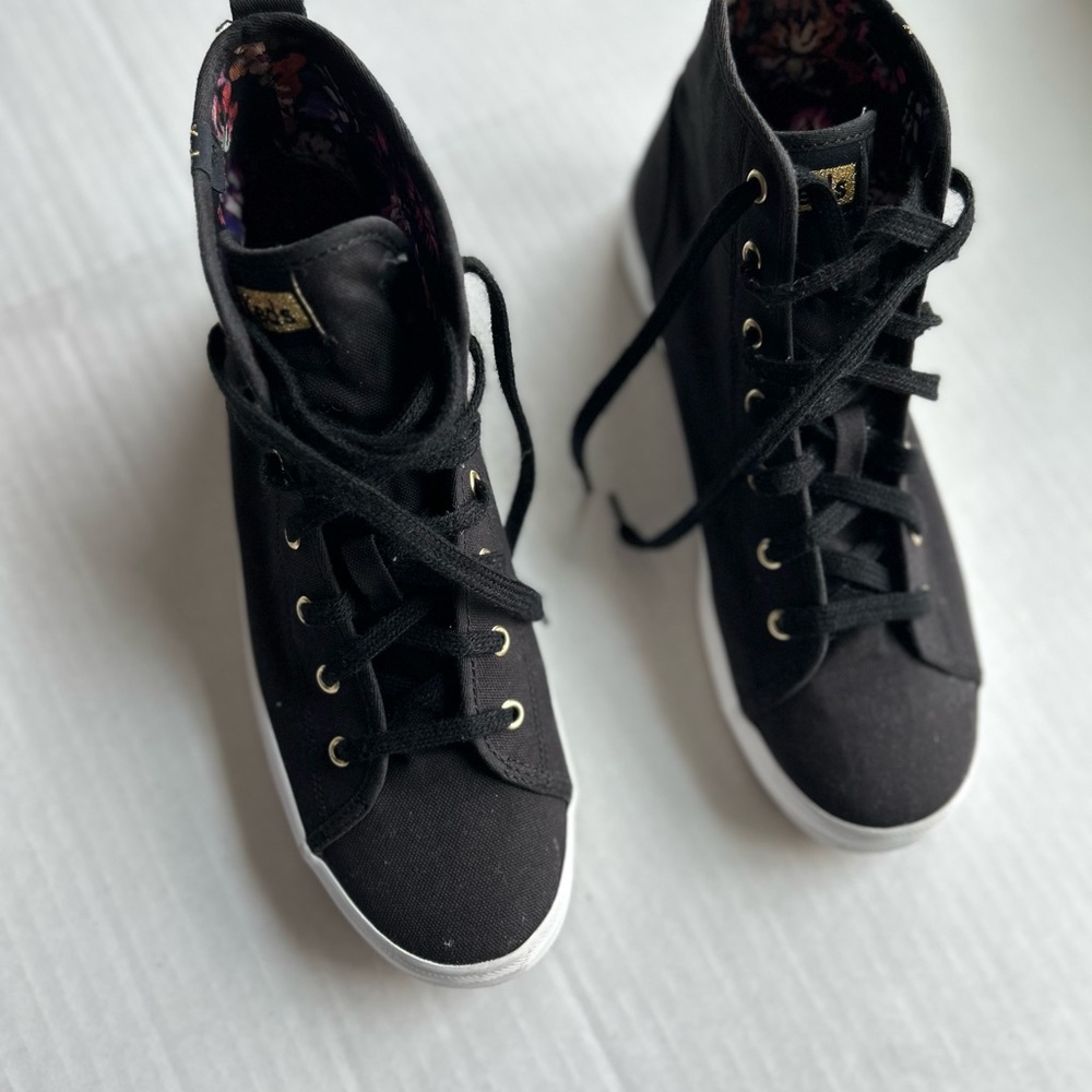 Women’s Keds Black Kickstarter high top Sneakers floral interior size 9
